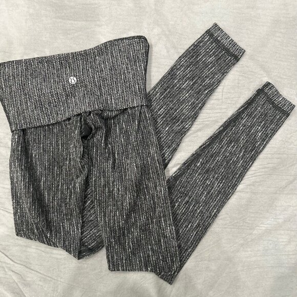 Lululemon Full Length Leggings Foldover with Logo Option Small XS Size 2
#34 - Picture 2 of 2